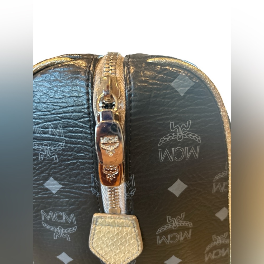 🔥 MCM 🔥Visetos Lion Princess Boston Black and Gold Lion Print Bag - Picture 5 of 13
